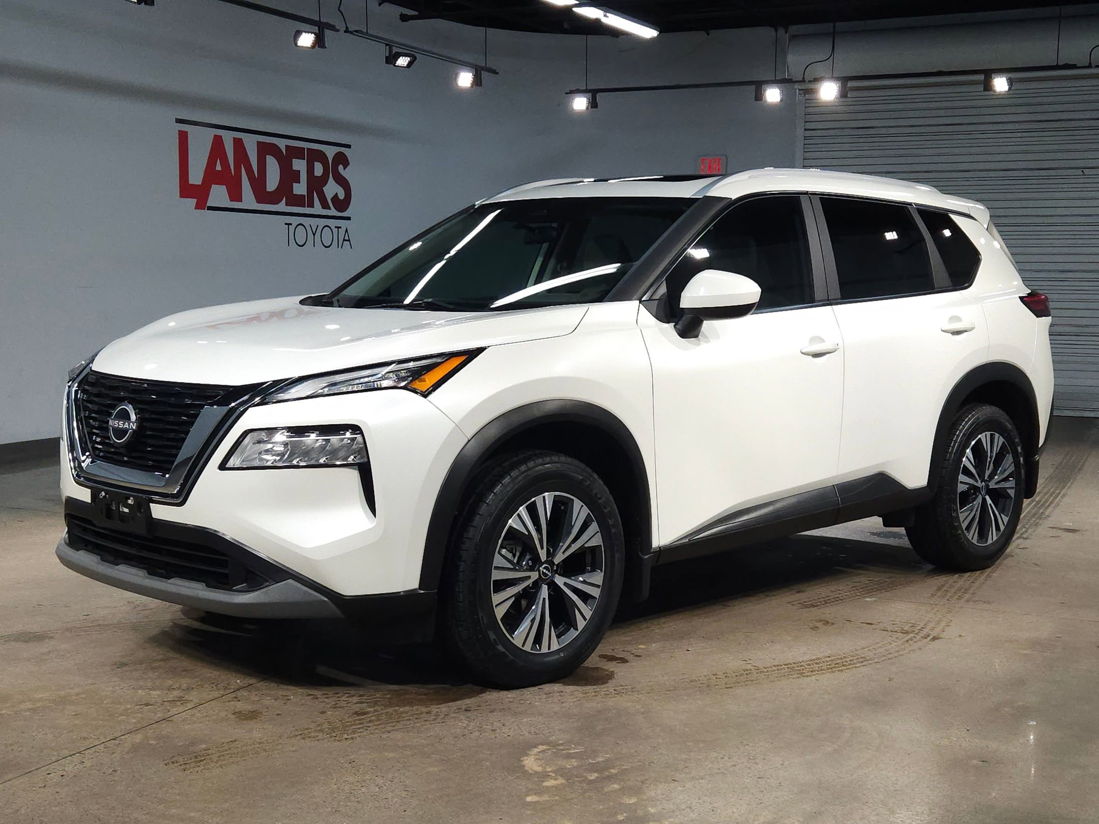 Used 2023 Nissan Rogue SV w/ SV Premium B Package image 3