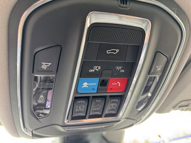 Used 2023 Jeep Grand Cherokee L Limited w/ Trailer Tow Group (B) AWD/4WD image 27