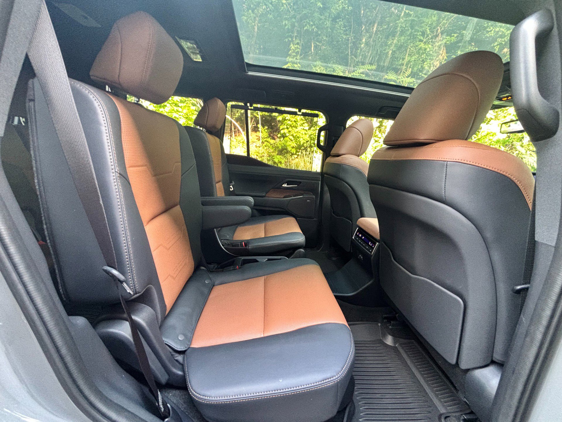 Used 2025 Lexus GX 550 w/ Accessory Package (2T) AWD/4WD image 27