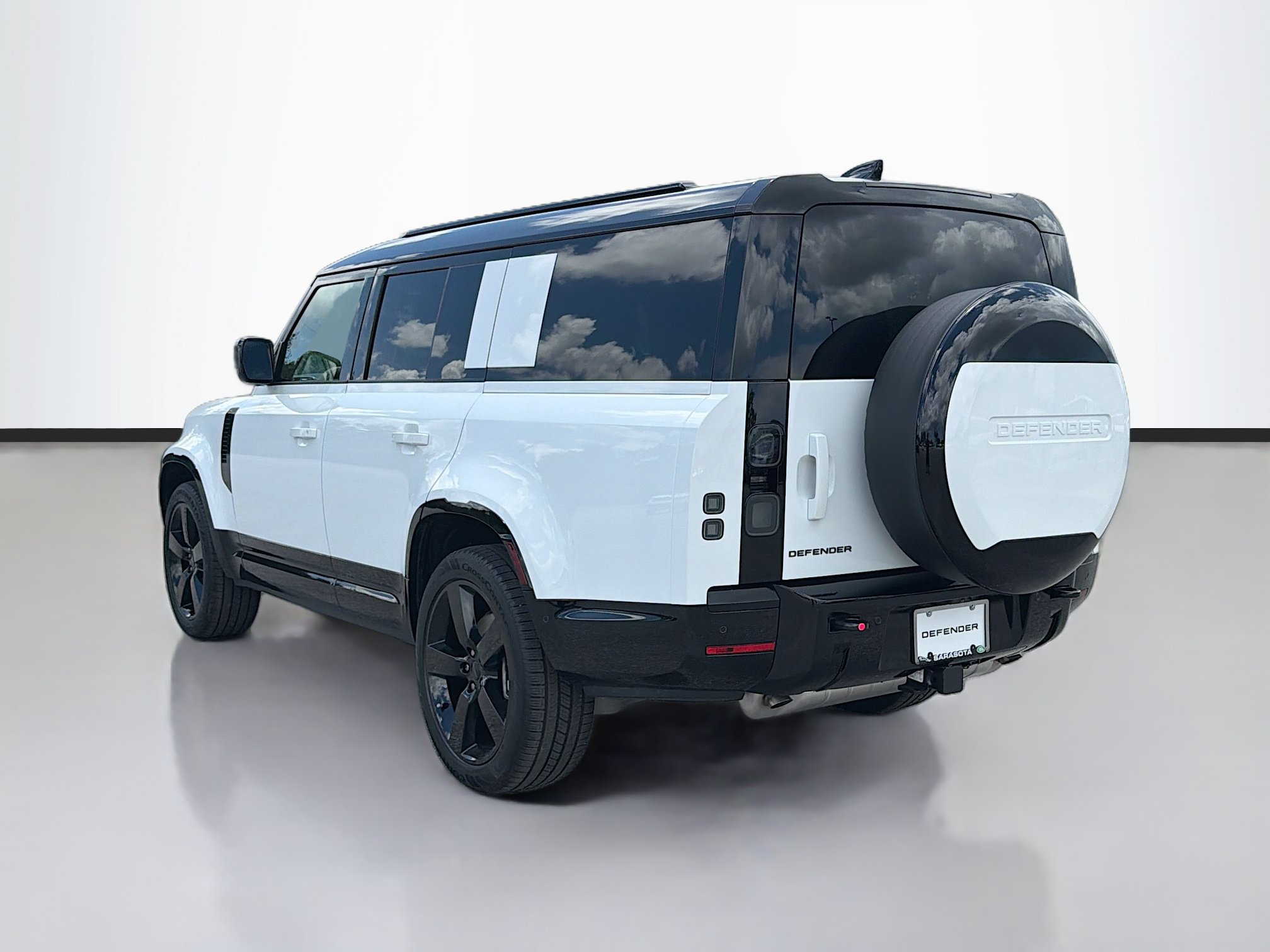 New 2026 Land Rover Defender 130 X-Dynamic SE AWD/4WD image 3