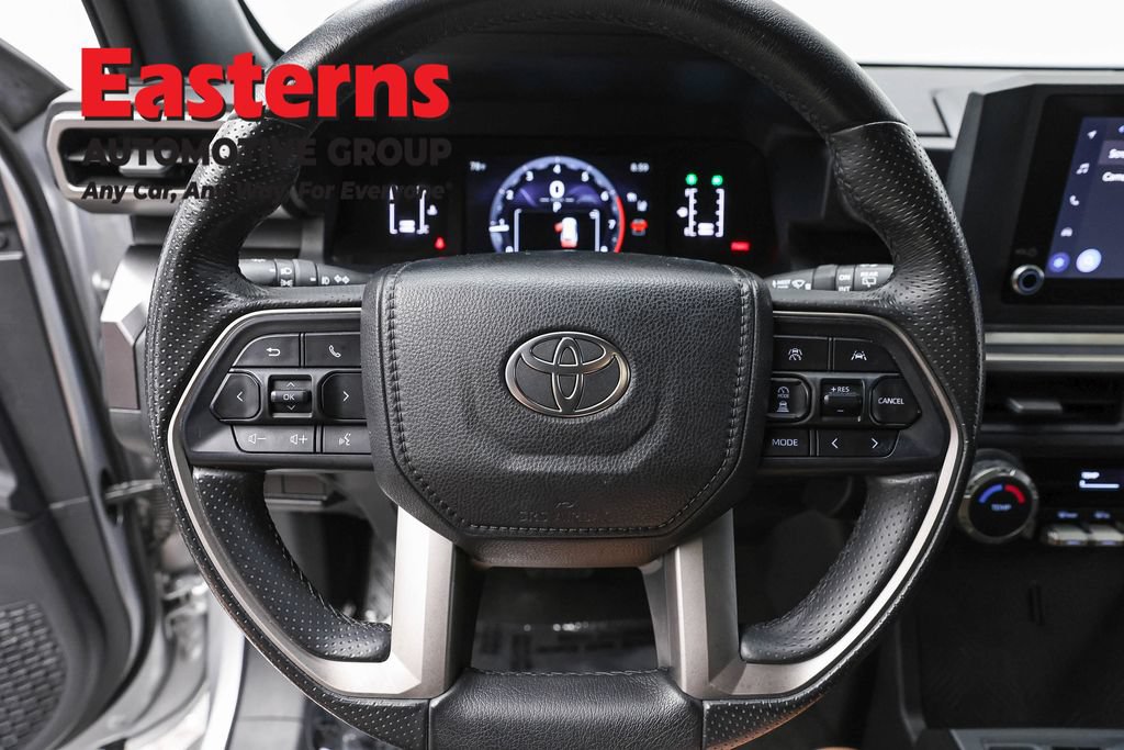 Used 2025 Toyota 4Runner SR5 AWD/4WD image 10