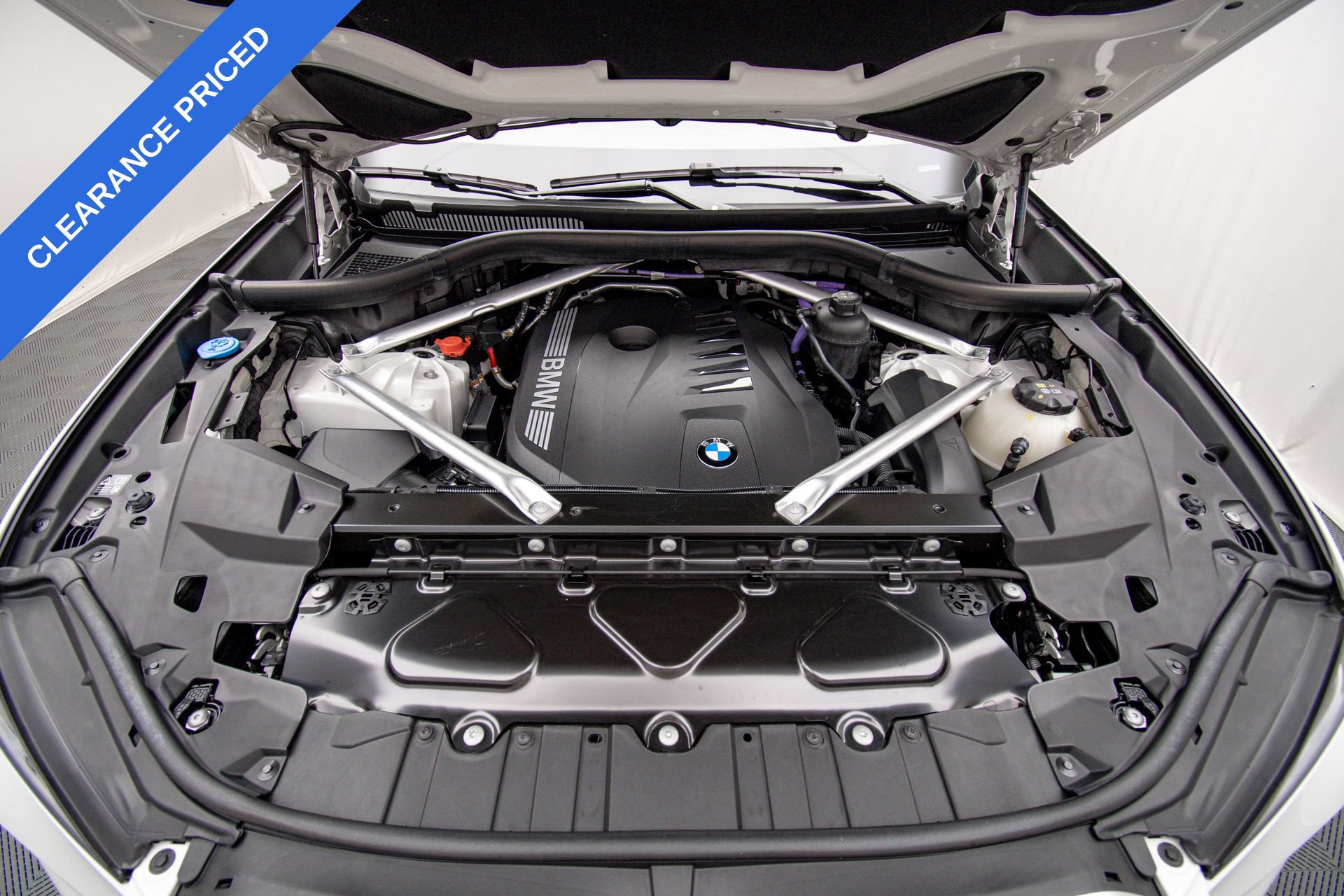 Used 2024 BMW X5 xDrive40i w/ M Sport Package AWD/4WD image 37