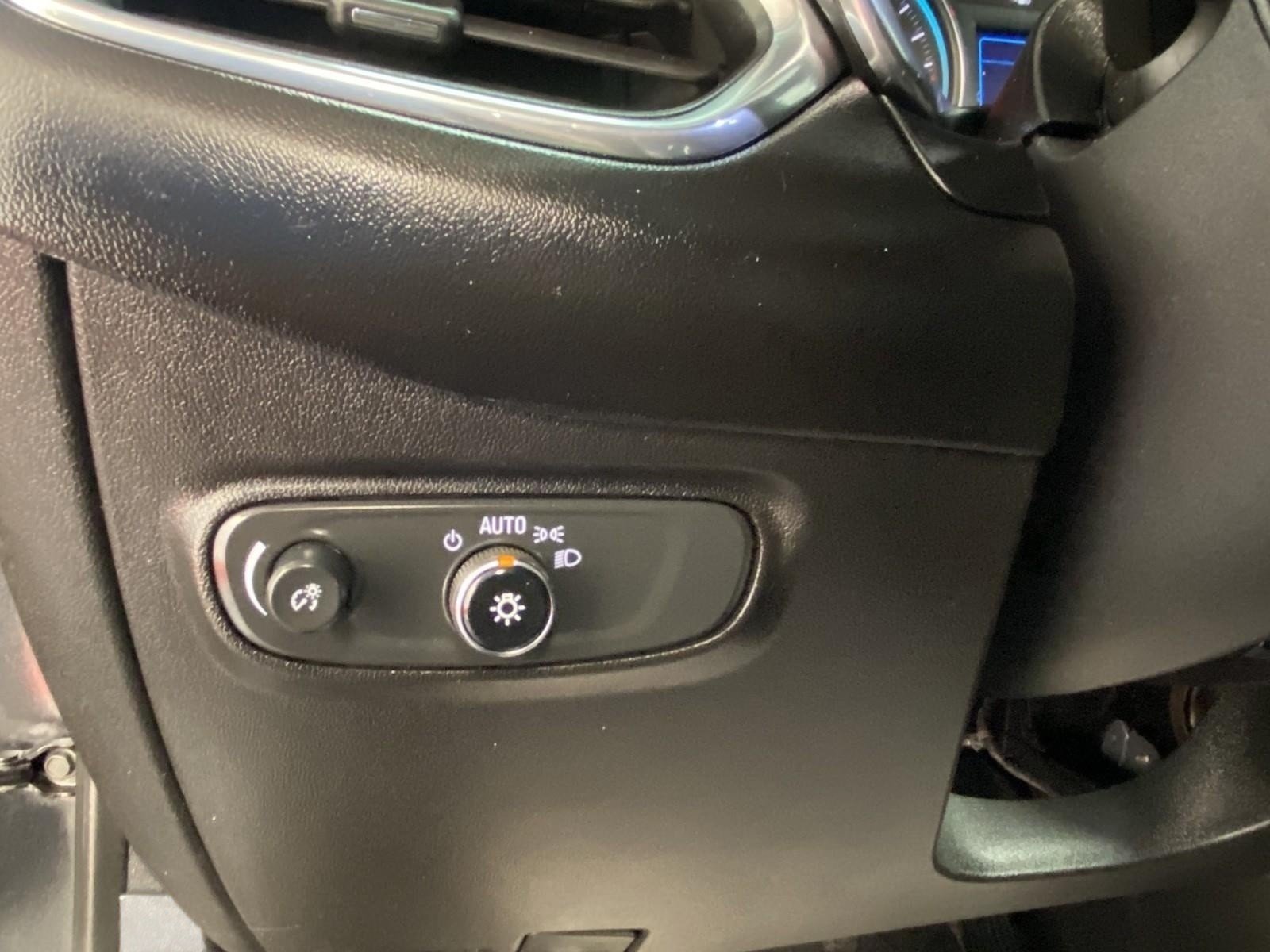 Used 2020 Chevrolet Equinox LT FWD image 19