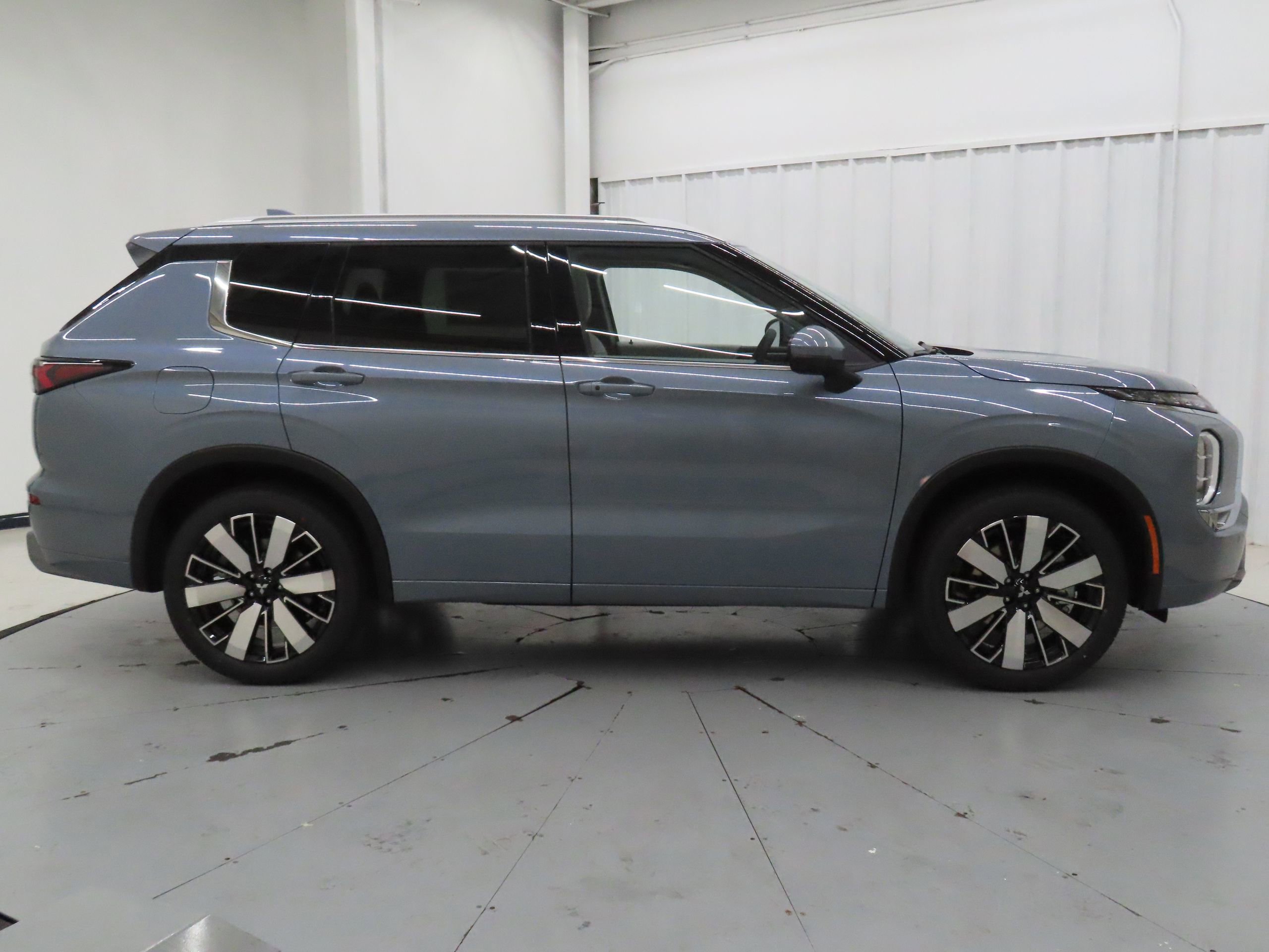 New 2026 Mitsubishi Outlander SEL image 2