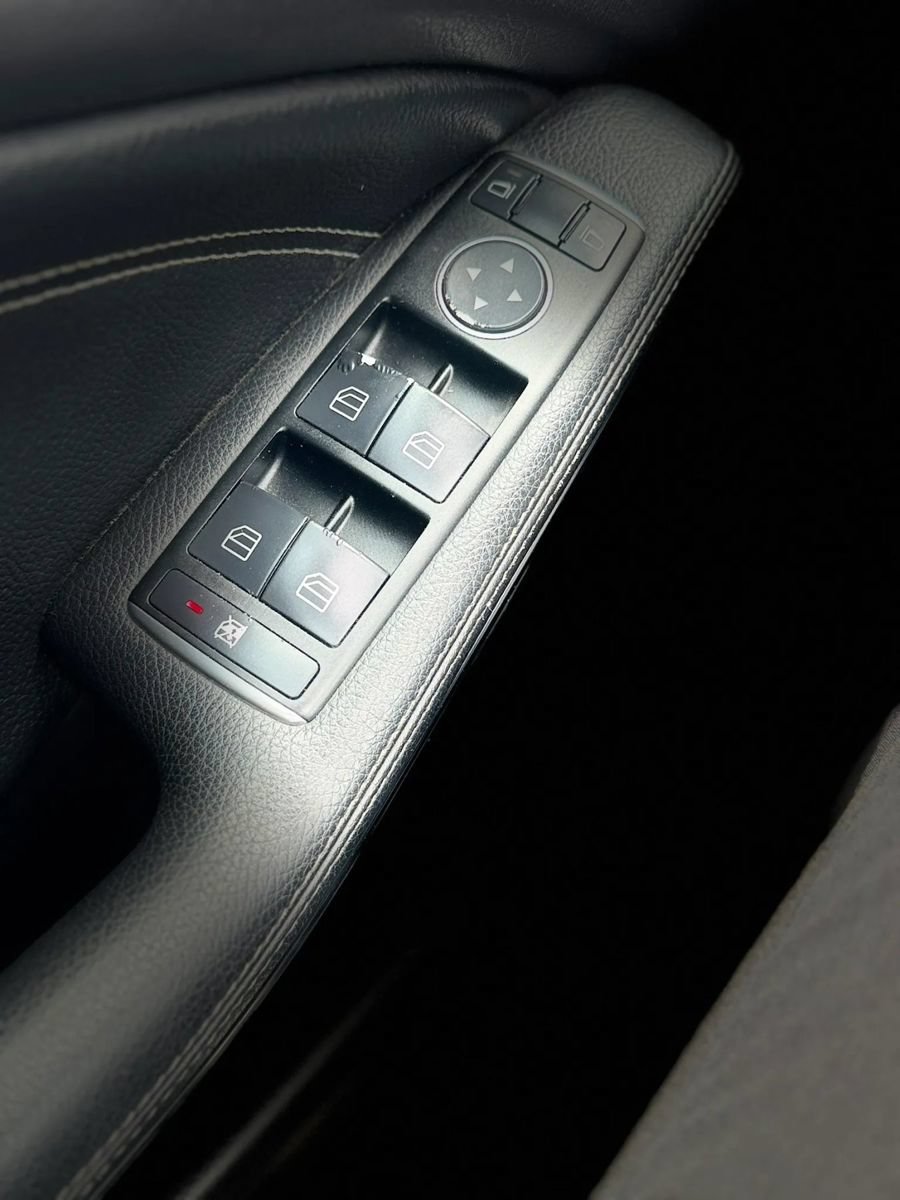 Used 2014 Mercedes-Benz CLA 250 image 32