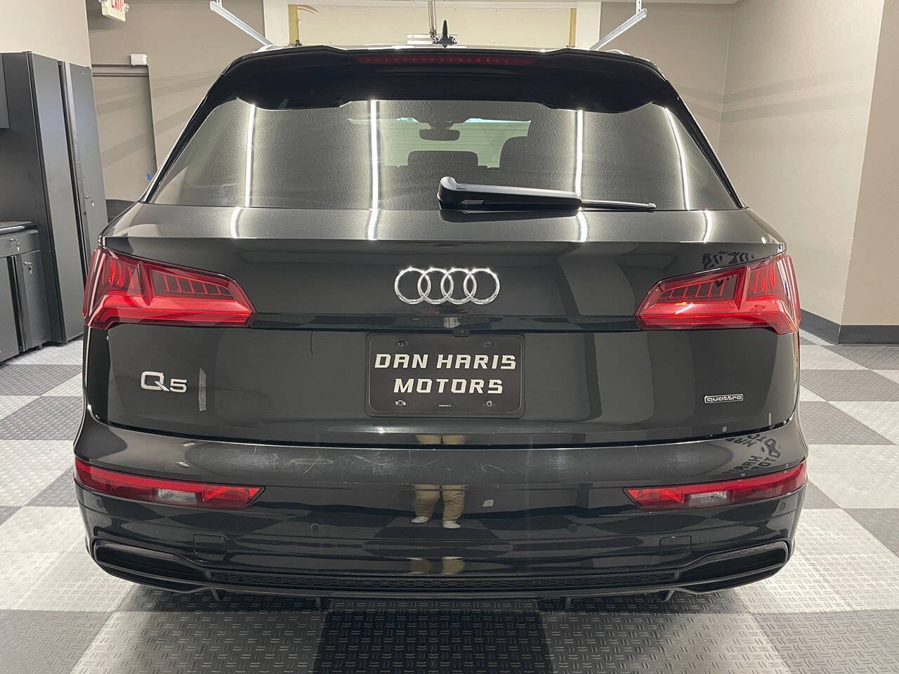 Used 2020 Audi Q5 2.0T Titanium Premium Plus w/ Premium Plus Package AWD/4WD image 6
