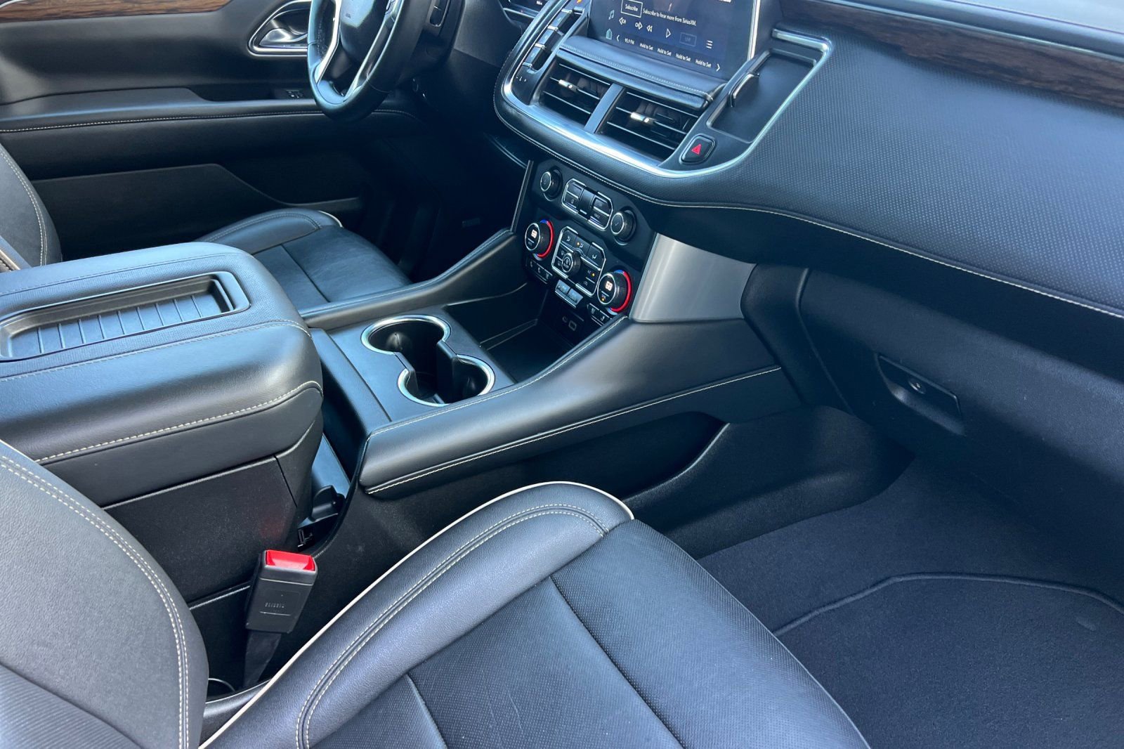 Used 2023 Chevrolet Suburban Premier image 17