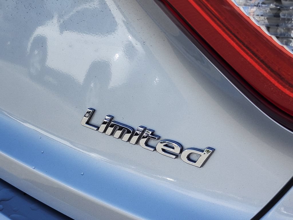 Used 2017 Hyundai Sonata Limited w/ Ultimate Package 04 FWD image 9