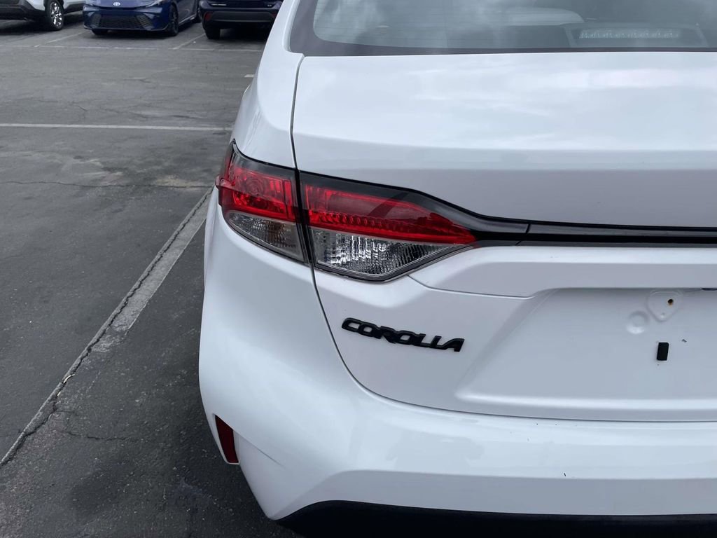 Used 2025 Toyota Corolla LE image 19