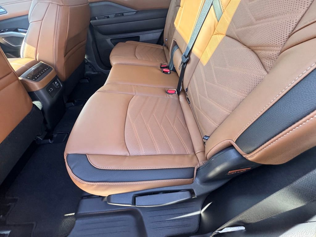 New 2025 Nissan Pathfinder Platinum image 13