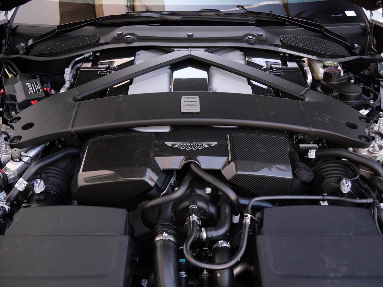 New 2025 Aston Martin Vanquish image 25