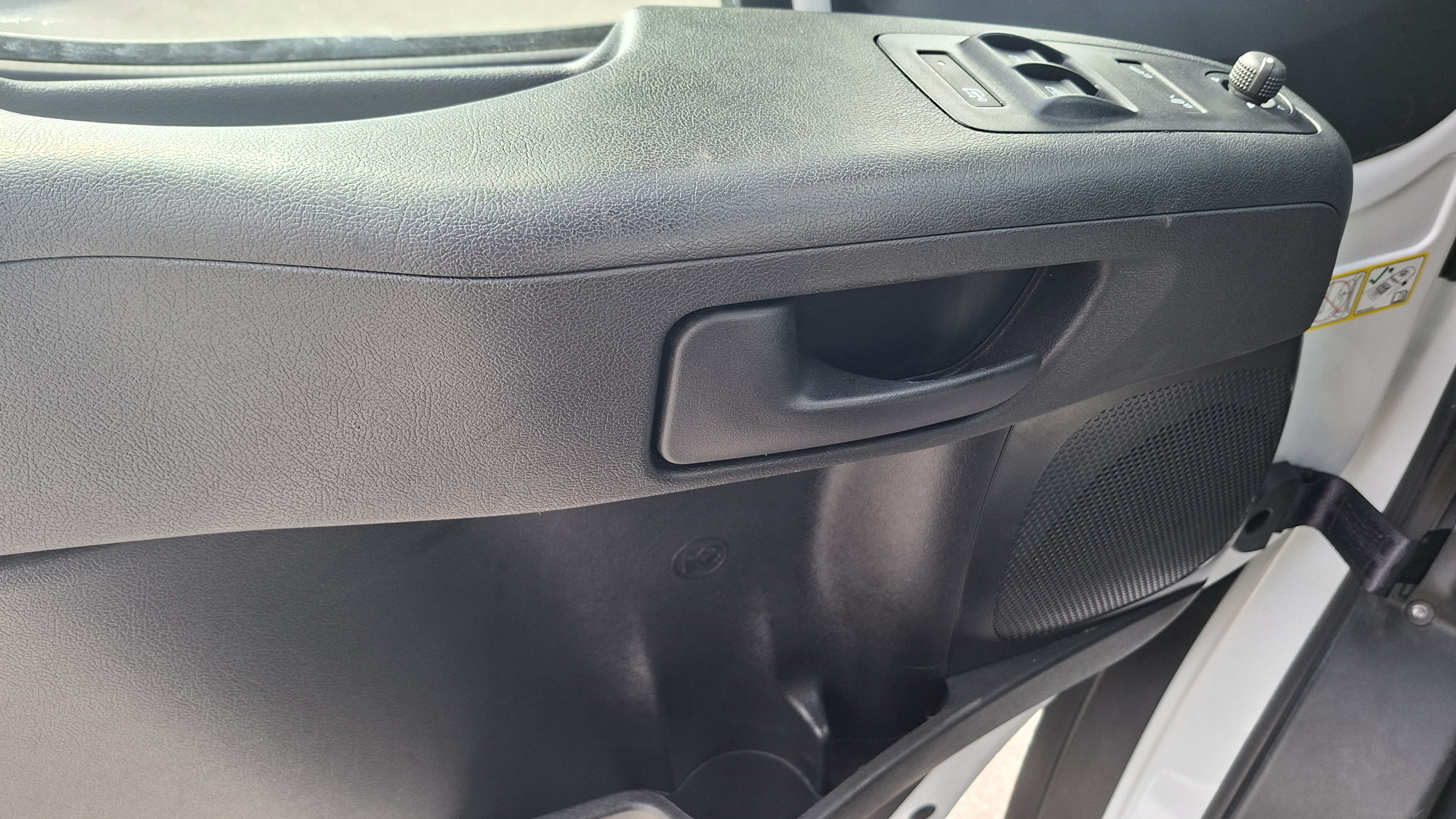 Used 2025 RAM ProMaster 2500 w/ Convenience Group FWD image 17