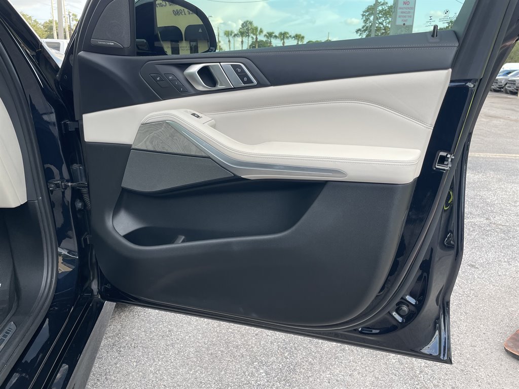 Used 2020 BMW X5 M50i w/ Executive Package AWD/4WD image 47