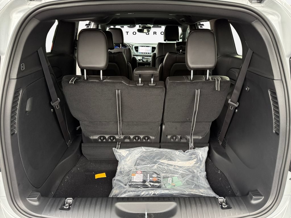 New 2026 Chrysler Pacifica Select FWD image 18