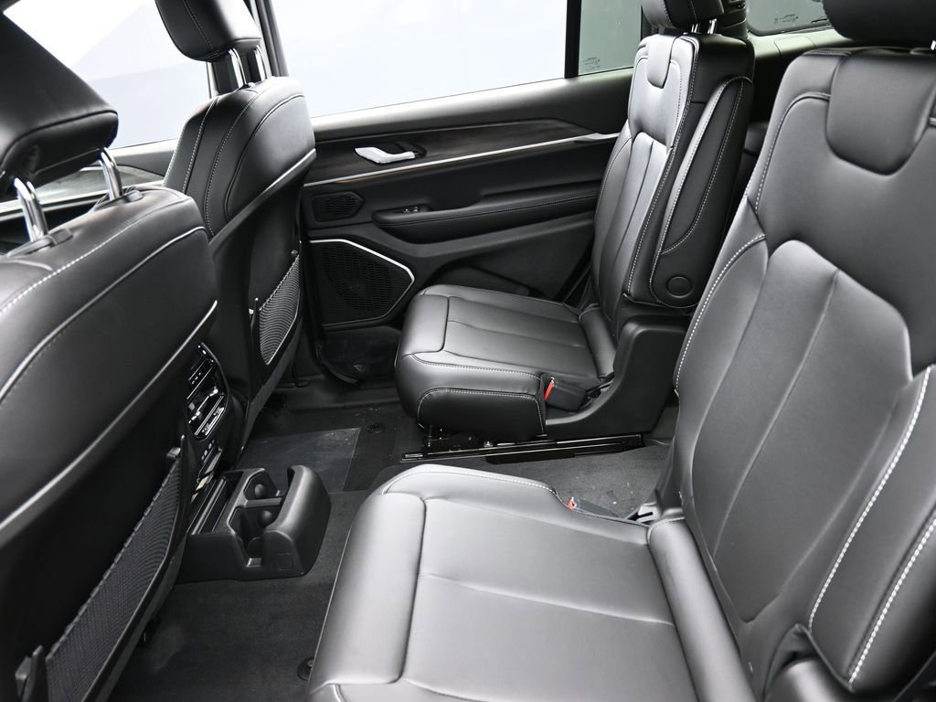 New 2026 Jeep Grand Cherokee L Limited w/ Limited Altitude Package AWD/4WD image 13