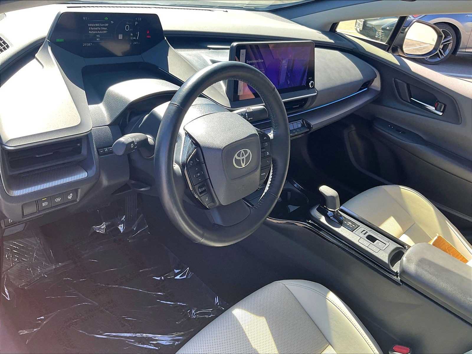 Used 2024 Toyota Prius XLE FWD image 15