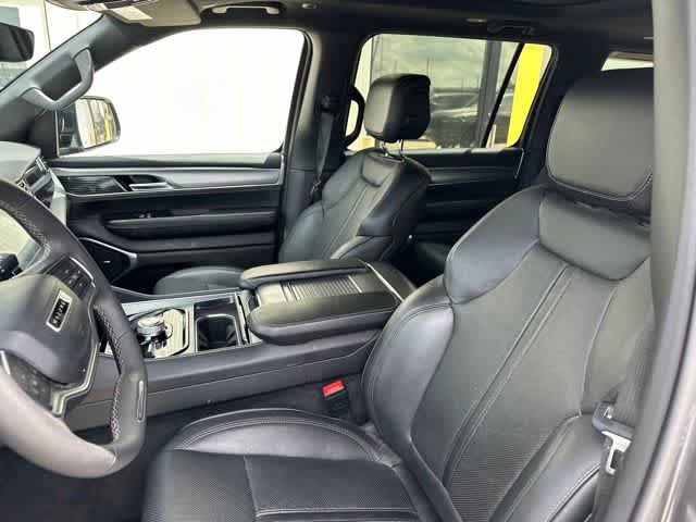 Used 2023 Jeep Wagoneer Series II AWD/4WD image 4