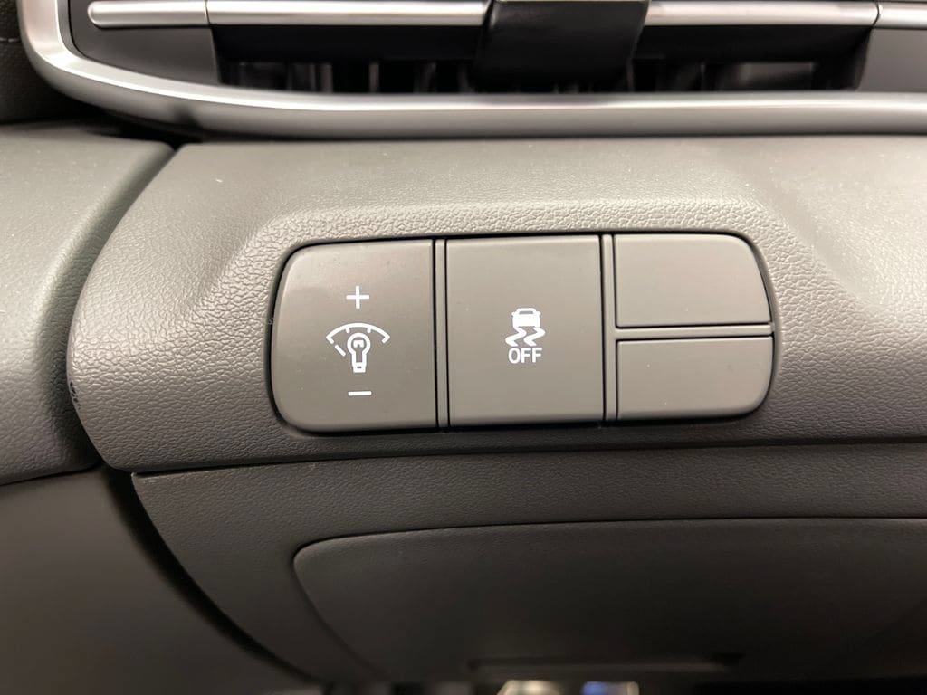 Certified 2025 Hyundai Elantra Sport FWD image 30