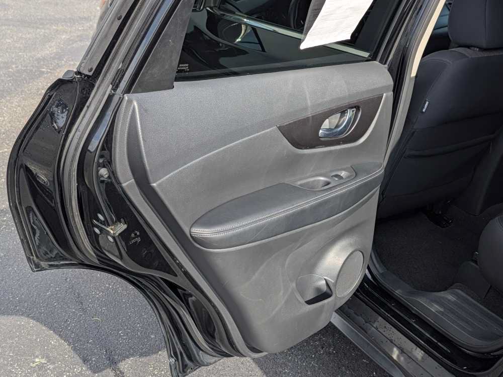 Used 2018 Nissan Rogue SV w/ Premium Package AWD/4WD image 20