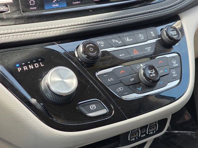 Certified 2022 Chrysler Pacifica Touring-L FWD image 32