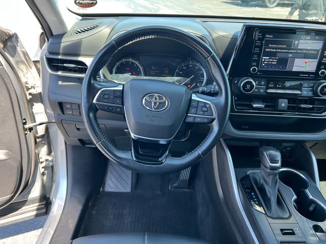 Used 2021 Toyota Highlander XLE AWD/4WD image 28