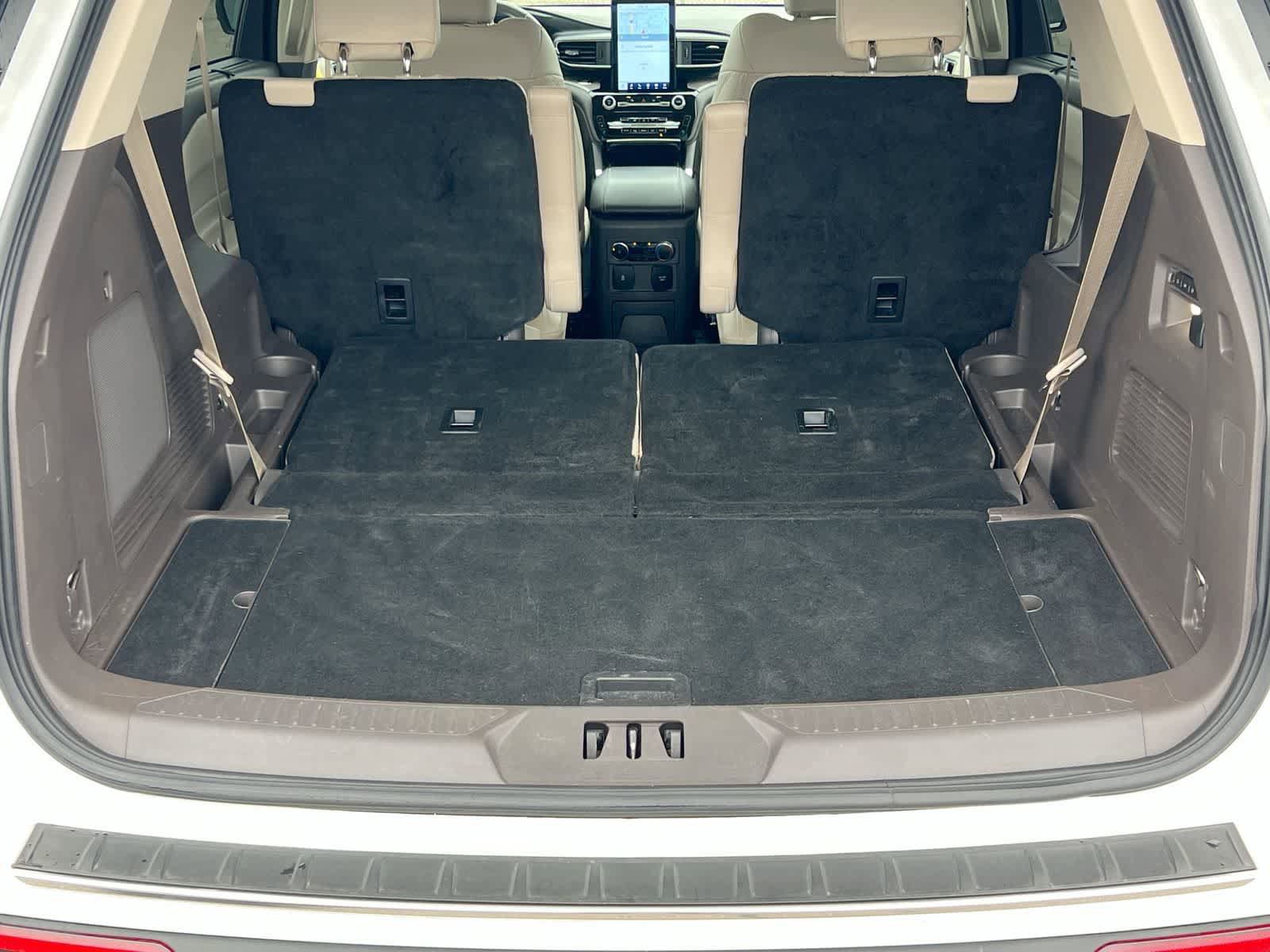 Used 2023 Ford Explorer Platinum w/ Technology Package AWD/4WD image 34