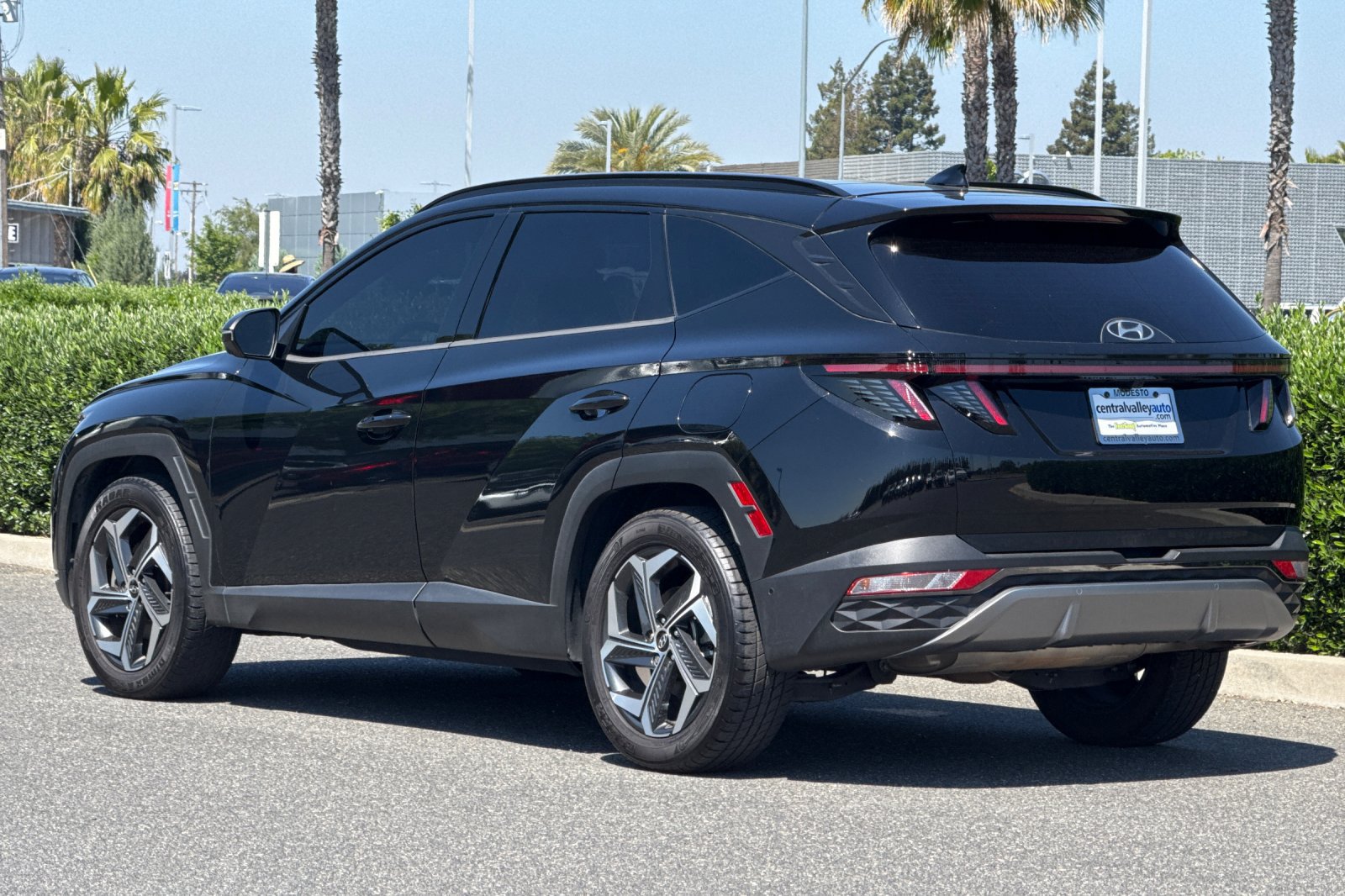 Used 2022 Hyundai Tucson Limited w/ Cargo Package FWD image 6
