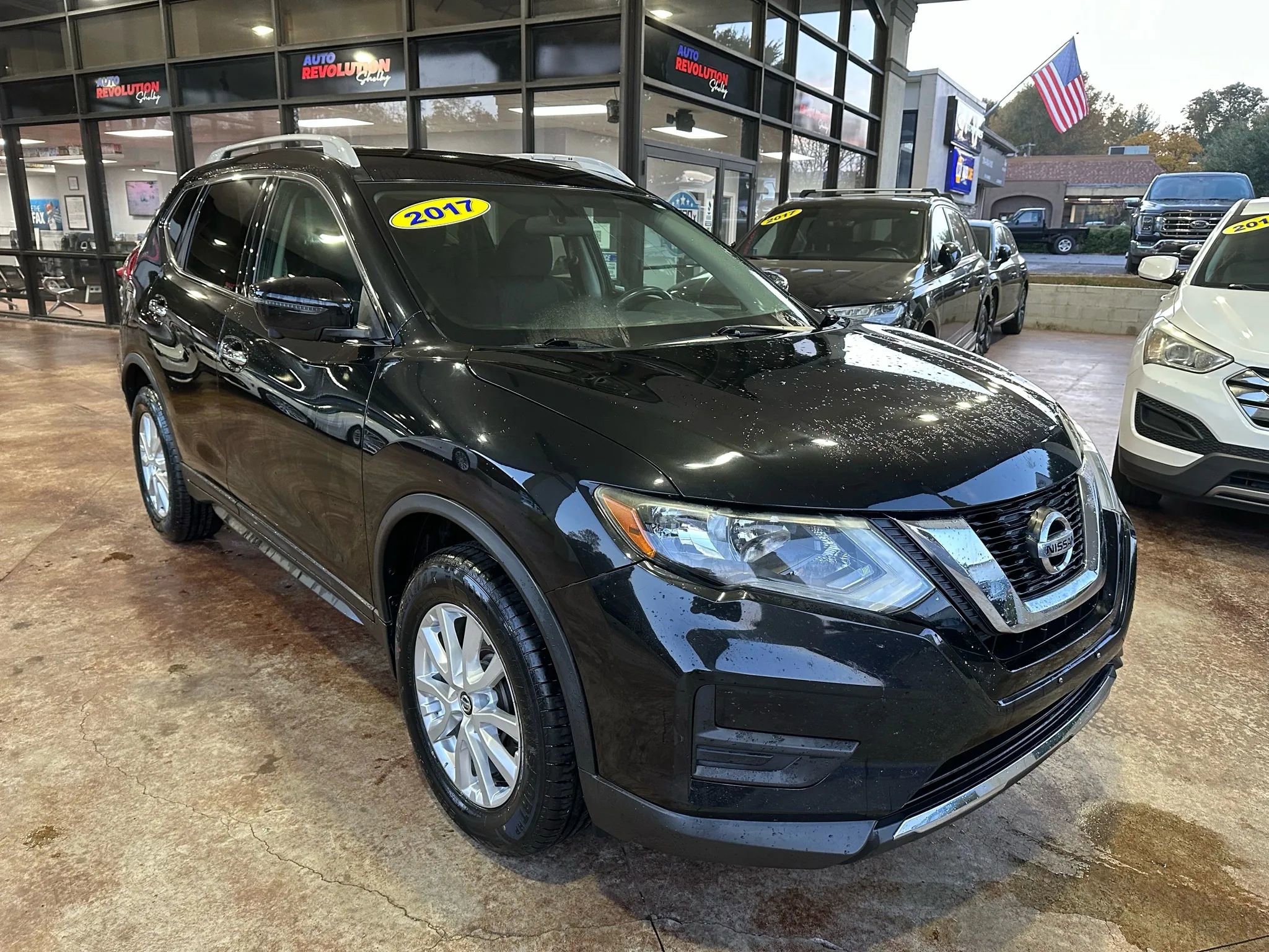 Used 2017 Nissan Rogue SV w/ SV Premium Package image 1