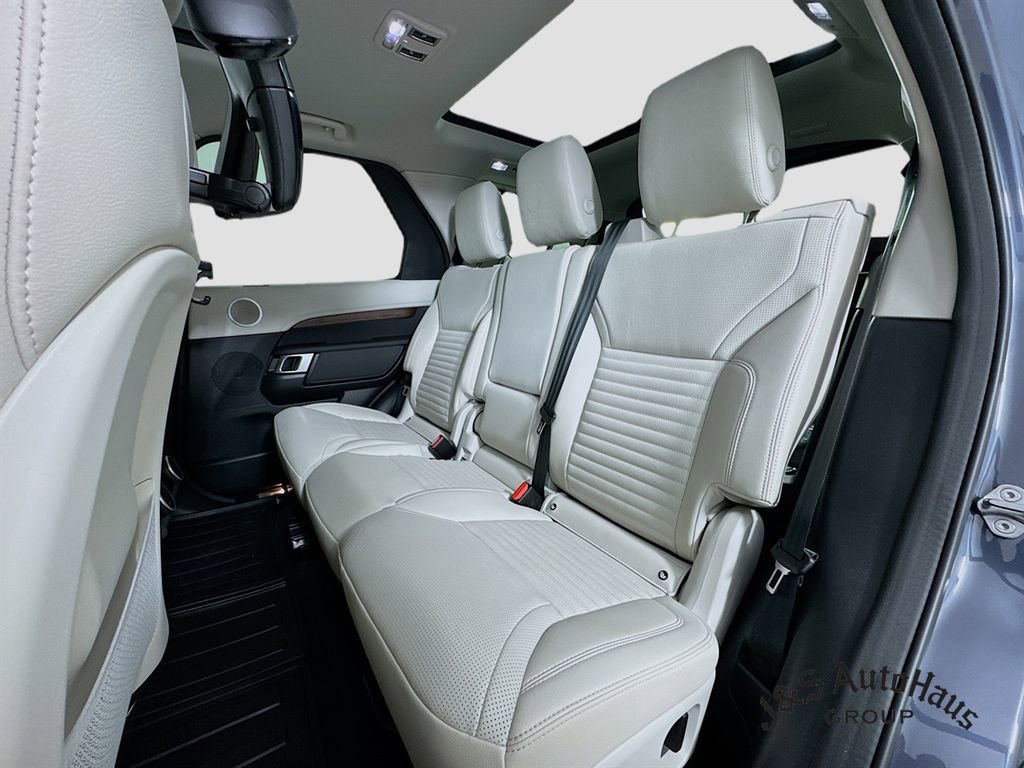 Used 2024 Land Rover Discovery S AWD/4WD image 27
