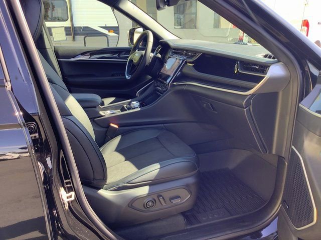 New 2024 Jeep Grand Cherokee Trailhawk AWD/4WD image 37