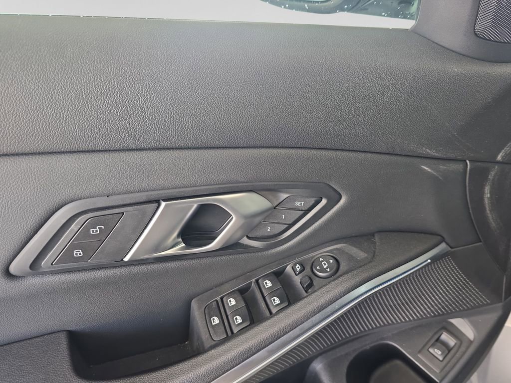 Used 2025 BMW 330i Sedan image 11