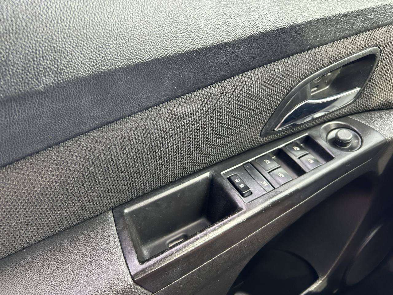 Used 2016 Chevrolet Cruze LT FWD image 26