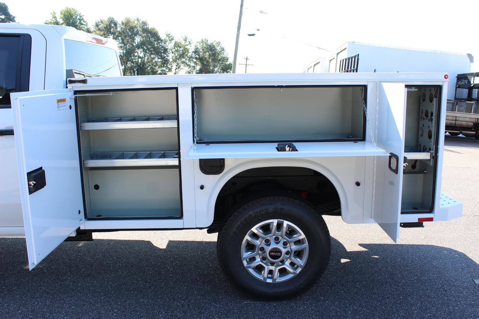 New 2025 GMC Sierra 2500 Pro w/ Convenience Package image 9