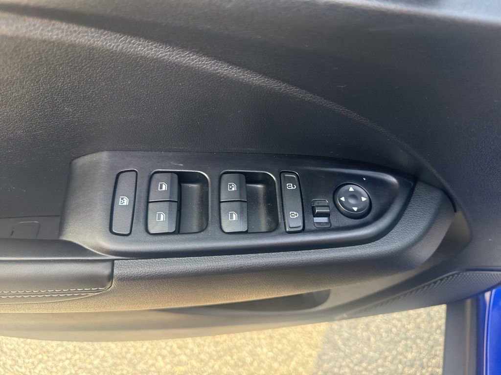 Used 2022 Hyundai Venue Limited FWD image 13
