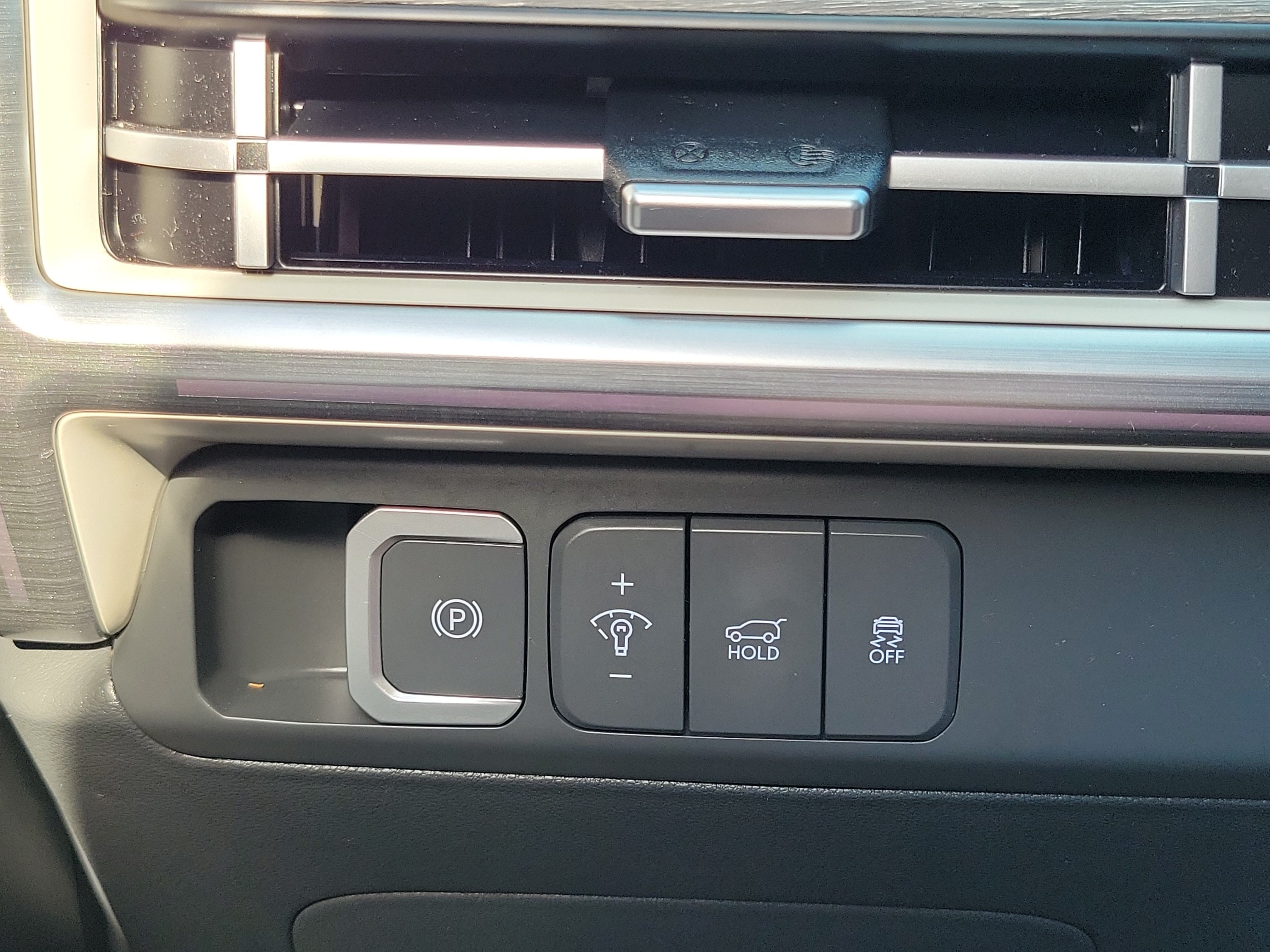 Certified 2025 Hyundai Santa Fe Limited AWD/4WD image 17