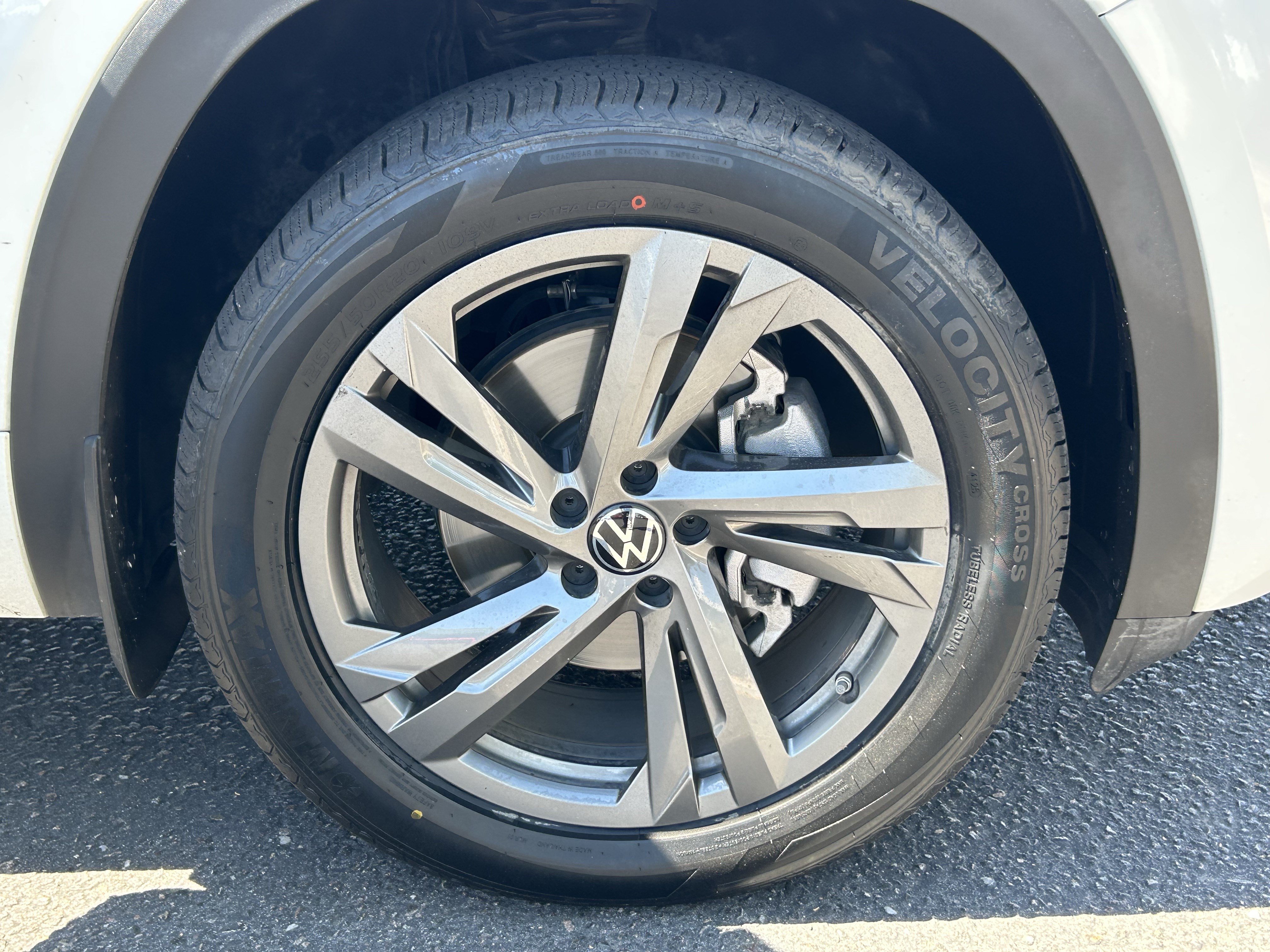 Certified 2024 Volkswagen Atlas Cross Sport SEL R-Line AWD/4WD image 7