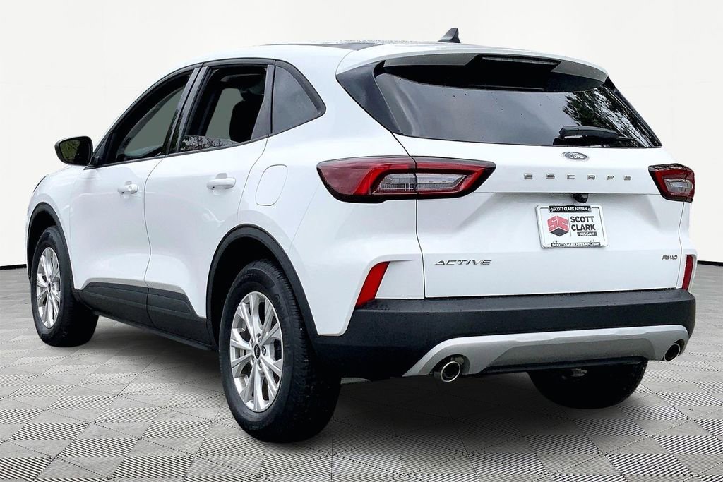 Used 2025 Ford Escape Active w/ Cold Weather Package image 4