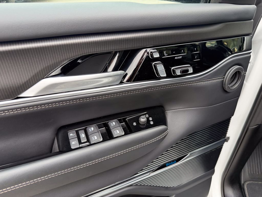 Used 2025 Jeep Grand Wagoneer L Series II Obsidian w/ Quick Order Packagew 28T image 14