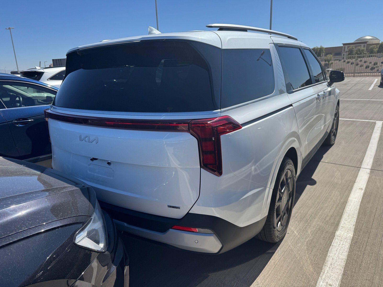 Certified 2026 Kia Carnival EX image 4