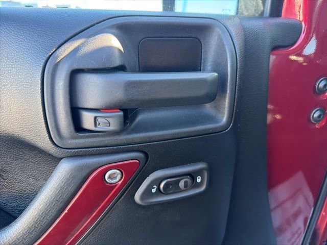 Used 2013 Jeep Wrangler Unlimited Sahara image 20