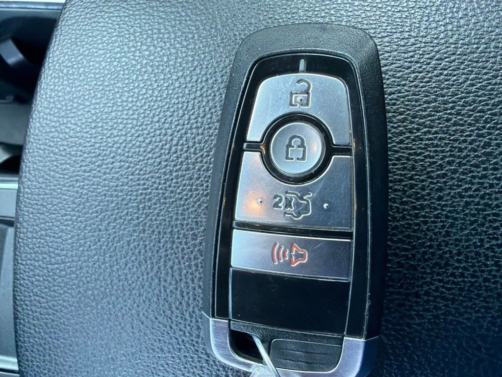 Used 2019 Ford Fusion SE FWD image 23