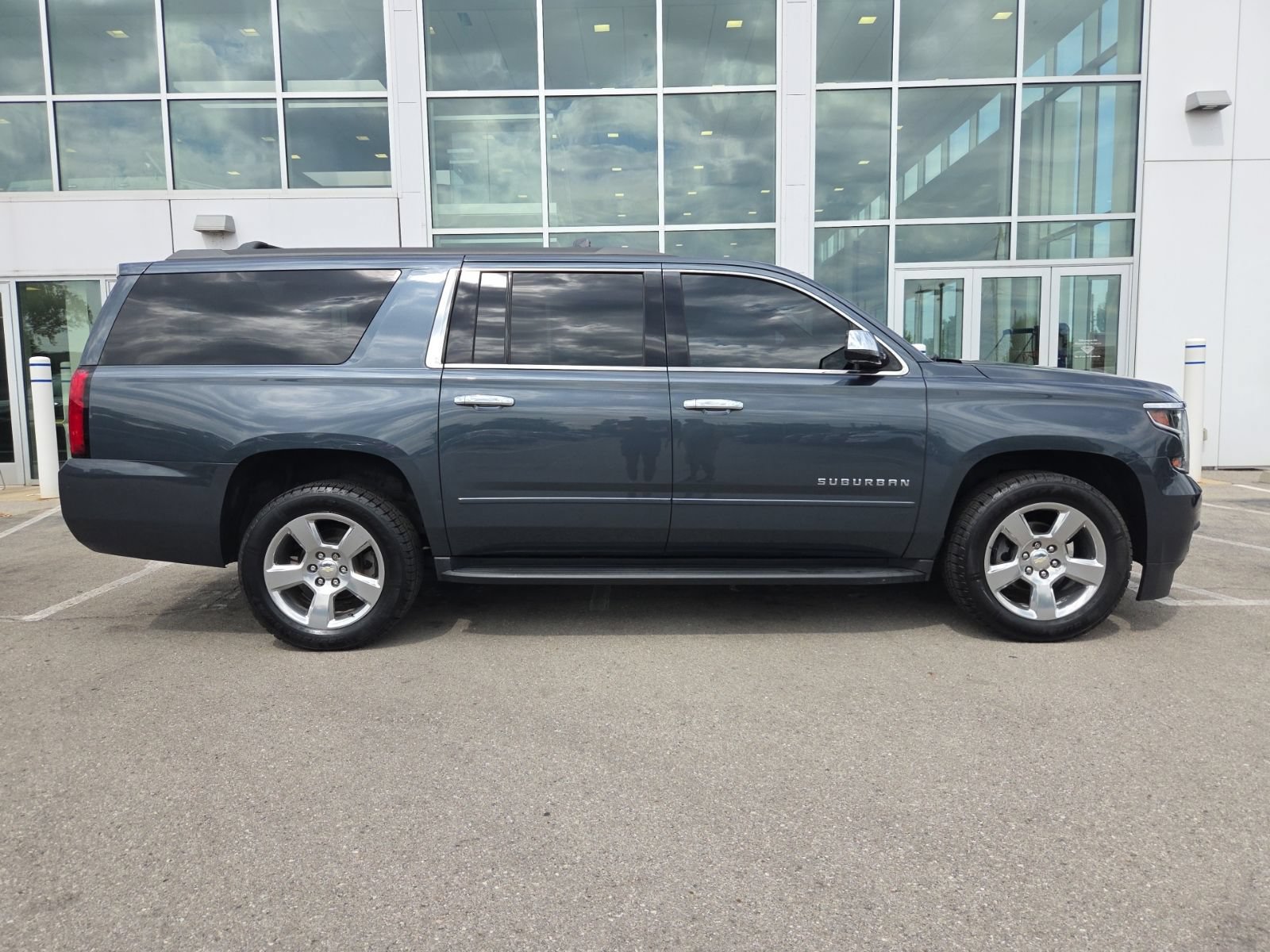 Used 2019 Chevrolet Suburban LS w/ All-Season Package AWD/4WD image 2