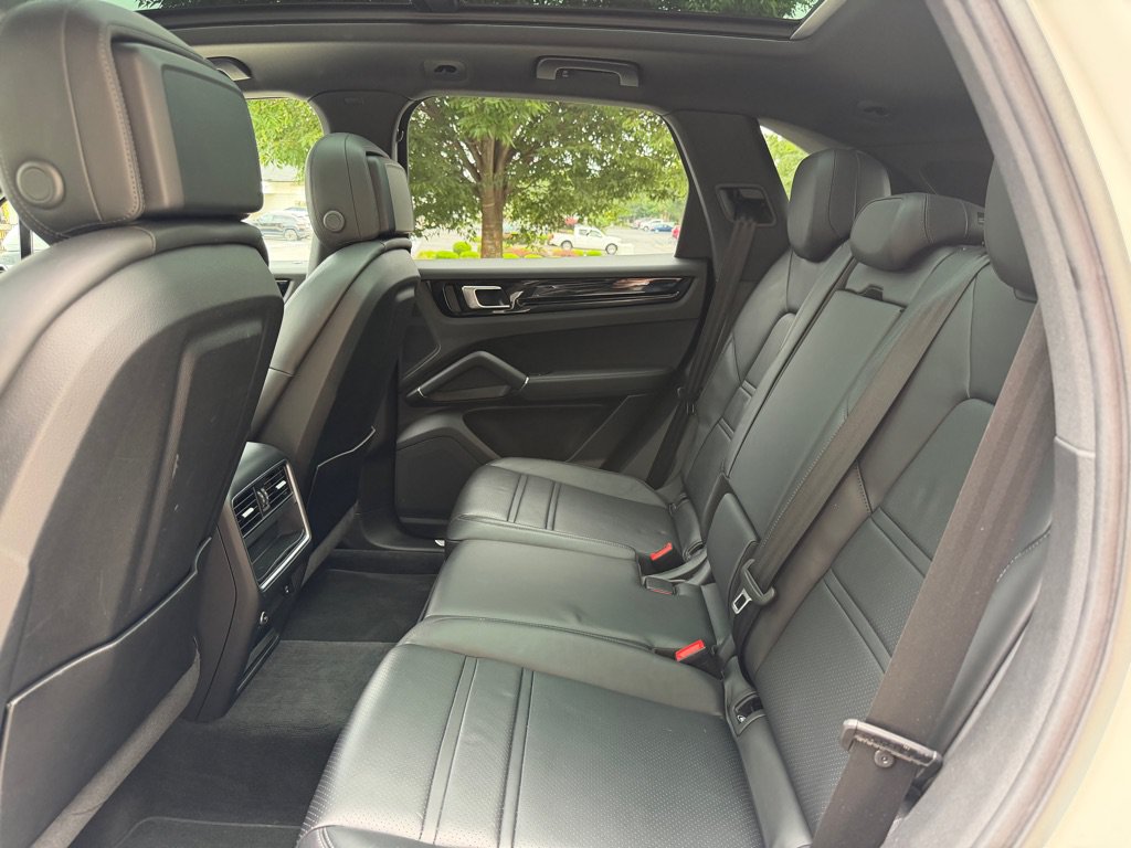Used 2023 Porsche Cayenne AWD/4WD image 98