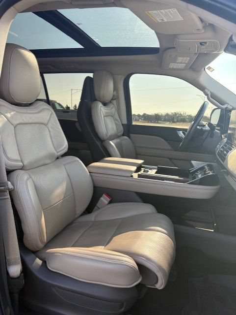 Used 2023 Lincoln Navigator L Reserve AWD/4WD image 23