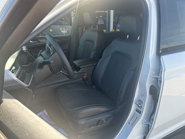 New 2025 Jeep Grand Cherokee L Altitude image 17
