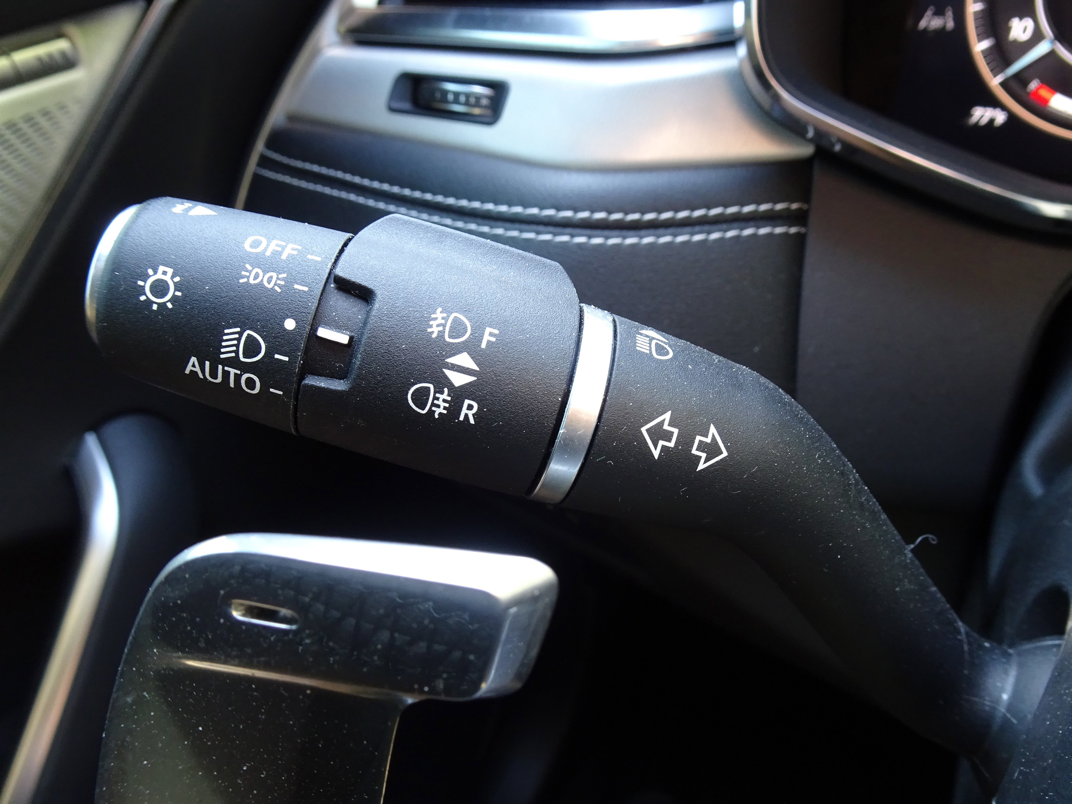 Certified 2025 Jaguar F-PACE R-Dynamic S image 33