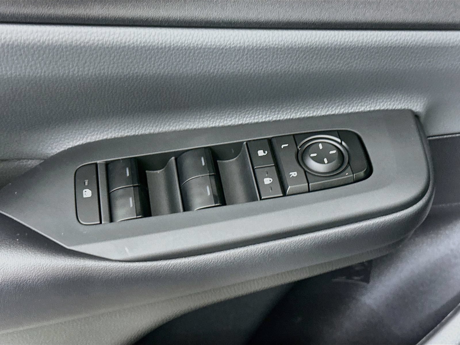 Certified 2025 Toyota Prius LE AWD/4WD image 18
