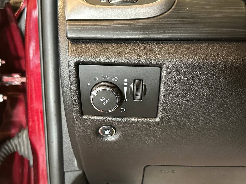 Used 2019 Jeep Grand Cherokee Altitude AWD/4WD image 17