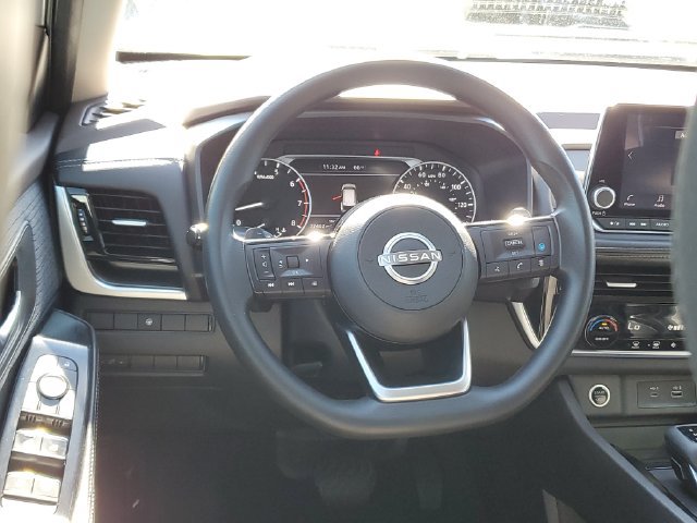 Used 2022 Nissan Rogue SV FWD image 11