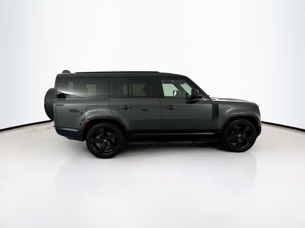 Used 2025 Land Rover Defender 130 X-Dynamic SE AWD/4WD image 4